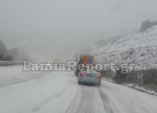 Μόνο με αλυσίδες ο Δομοκός – Χιονίζει και προς Μπράλο Μόνο με αλυσίδες ο Δομοκός – Χιονίζει και προς Μπράλο