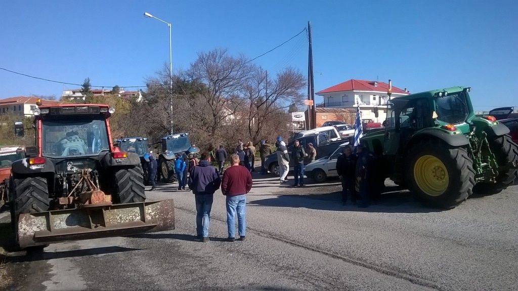 Μέχρι τις 5 το απόγευμα θα παραμείνει κλειστός ο Δομοκός λόγω του μπλόκου των αγροτών! ( Video )