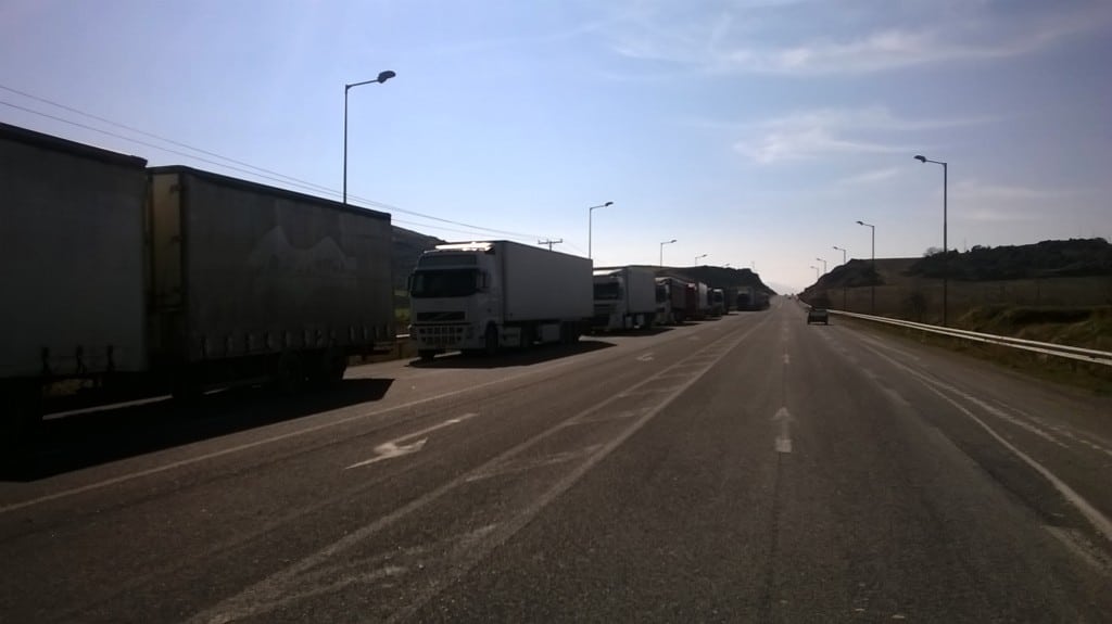 Έκτακτο – Ουρά χιλιομέτρων έξω από τον Δομοκό