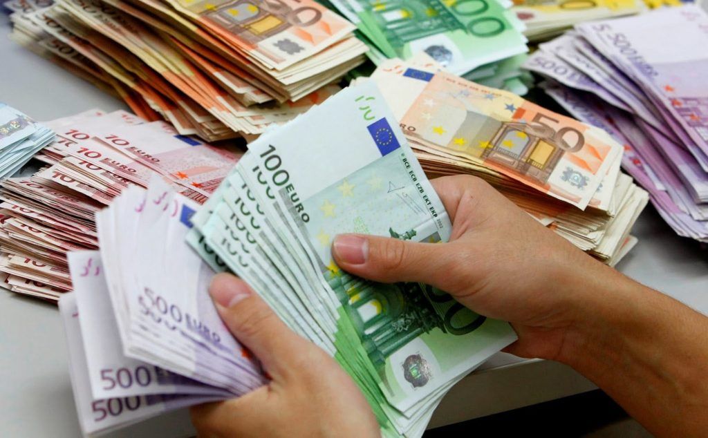 Αγρότης στα Φάρσαλα έγινε δισεκατομμυριούχος από λάθος της τράπεζας Αγρότης στα Φάρσαλα έγινε δισεκατομμυριούχος από λάθος της τράπεζας