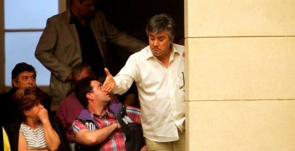 ΕΠΕΙΣΟΔΙΟ ΣΤΑ ΘΕΩΡΕΙΑ ΤΗΣ ΒΟΥΛΗΣ! Έξαλλος άνδρας άρχισε να φωνάζει στον Πρωθυπουργό! Καρέ – καρέ η σύλληψή του (ΦΩΤΟ & BINTEO)! ΕΠΕΙΣΟΔΙΟ ΣΤΑ ΘΕΩΡΕΙΑ ΤΗΣ ΒΟΥΛΗΣ! Έξαλλος άνδρας άρχισε να φωνάζει στον Πρωθυπουργό! Καρέ – καρέ η σύλληψή του (ΦΩΤΟ & BINTEO)!