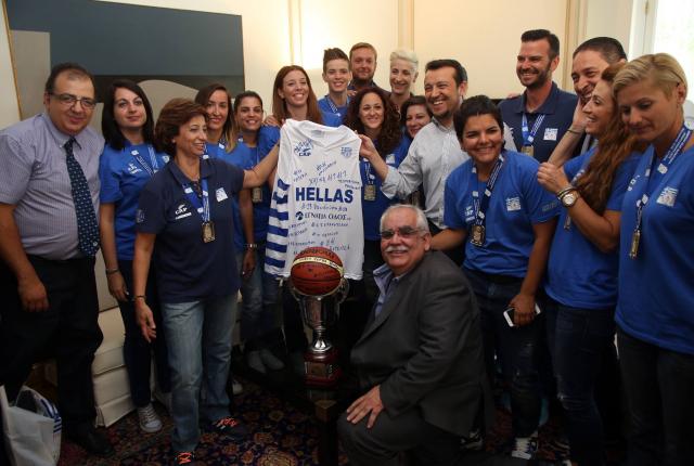 Τη “χρυσή” ομάδα Κωφών Γυναικών μπάσκετ υποδέχθηκε ο Νίκος Παππάς (ΦΩΤΟ) Τη “χρυσή” ομάδα Κωφών Γυναικών μπάσκετ υποδέχθηκε ο Νίκος Παππάς (ΦΩΤΟ)