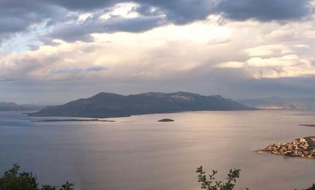 Προσάραξε πλοίο στα Λιχαδονήσια Προσάραξε πλοίο στα Λιχαδονήσια