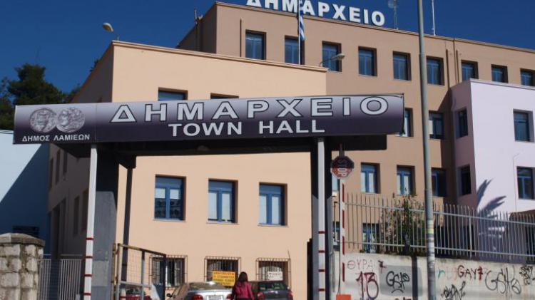 Στη συνεδρίαση του Δημοτικού Συμβουλίου η καταγγελία των εργαζομένων για τα επεισόδια στο Δημαρχείο Λαμίας Στη συνεδρίαση του Δημοτικού Συμβουλίου η καταγγελία των εργαζομένων για τα επεισόδια στο Δημαρχείο Λαμίας