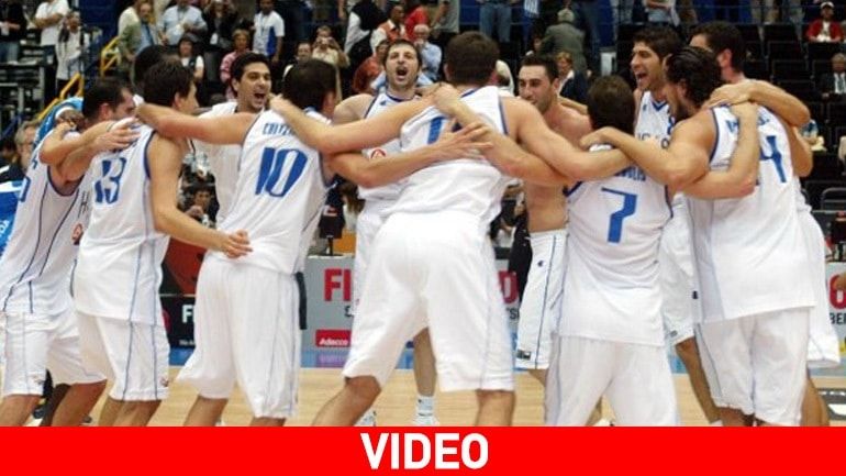 Σαν σήμερα: 10 χρόνια από το παιχνίδι που σόκαρε το παγκόσμιο μπάσκετ και τρέλανε τους Έλληνες! Σαν σήμερα: 10 χρόνια από το παιχνίδι που σόκαρε το παγκόσμιο μπάσκετ και τρέλανε τους Έλληνες!