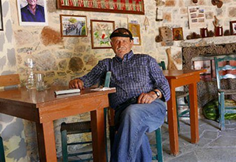 Διώχνει κόσμο απ’ το χωράφι η μισή σύνταξη για τους ετεροεπαγγελματίες Διώχνει κόσμο απ’ το χωράφι η μισή σύνταξη για τους ετεροεπαγγελματίες