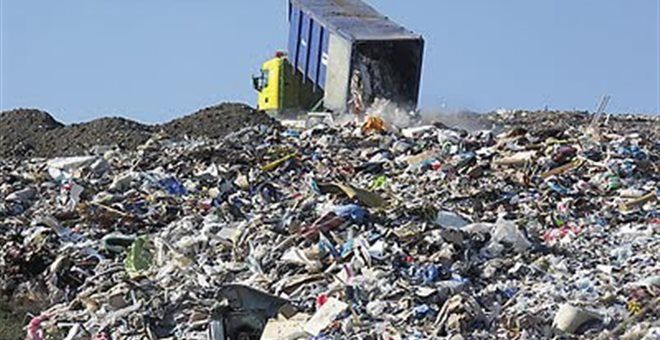 Απίστευτο στη Λάρισα: Πέταξε στα σκουπίδια τσάντα με λεφτά, πήγε στη χωματερή και…