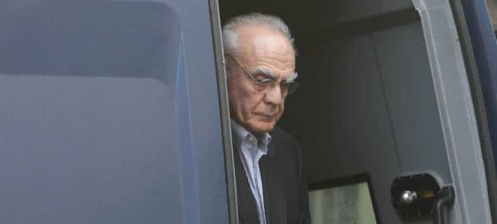 Βρήκε τα 200.000 ευρώ και βγαίνει από τη φυλακή ο Ακης Βρήκε τα 200.000 ευρώ και βγαίνει από τη φυλακή ο Ακης