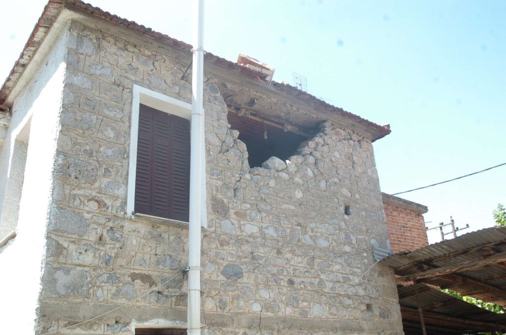 Λύση στα προβλήματα των σεισμοπαθών της Λοκρίδας επιζητεί με γραπτή παρέμβαση η Βασιλική Δημητράντζου