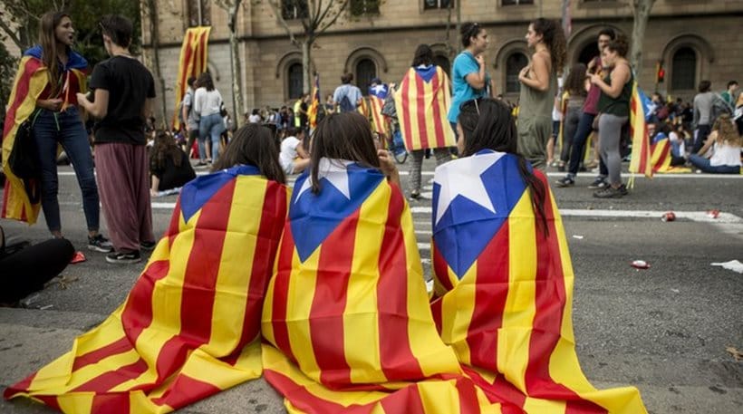 Ανεξαρτησία ή… Ισπανία: Η Καταλονία στους δρόμους Ανεξαρτησία ή… Ισπανία: Η Καταλονία στους δρόμους