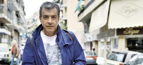 Πρωτοτύπησε πάλι ο Σταυρός θεοδωράκης για να ανακοινώσει την υποψηφιότητά του (ΒΙΝΤΕΟ) Πρωτοτύπησε πάλι ο Σταυρός θεοδωράκης για να ανακοινώσει την υποψηφιότητά του (ΒΙΝΤΕΟ)