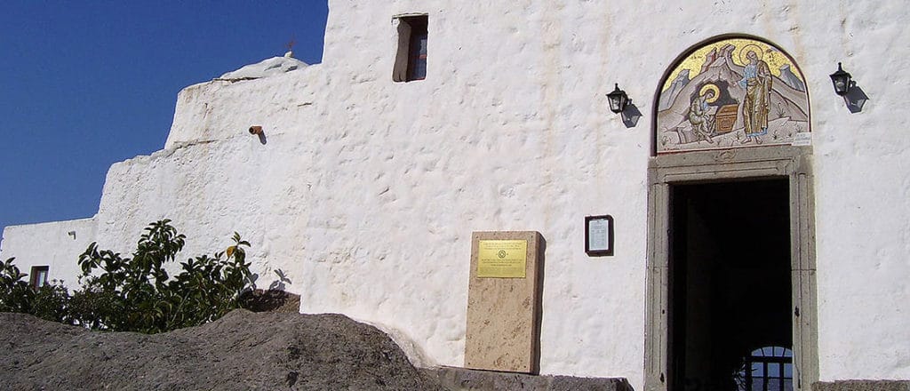 Ανακάλυψαν κελιά και άγνωστες κρύπτες στο Σπήλαιο της Αποκάλυψης Ανακάλυψαν κελιά και άγνωστες κρύπτες στο Σπήλαιο της Αποκάλυψης