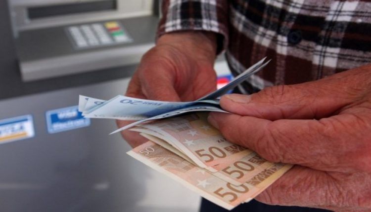 «Εγκεφαλικά» στα ΑΤΜ! Απώλειες συντάξεων 18% ακόμη και γι’ αυτούς που παίρνουν 600-700 ευρώ – Αναλυτικά παραδείγματα «Εγκεφαλικά» στα ΑΤΜ! Απώλειες συντάξεων 18% ακόμη και γι’ αυτούς που παίρνουν 600-700 ευρώ – Αναλυτικά παραδείγματα