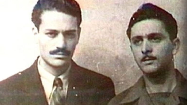 Σαν σήμερα: Γλέζος και Σάντας κατεβάζουν τη ναζιστική σημαία από την Ακρόπολη Σαν σήμερα: Γλέζος και Σάντας κατεβάζουν τη ναζιστική σημαία από την Ακρόπολη