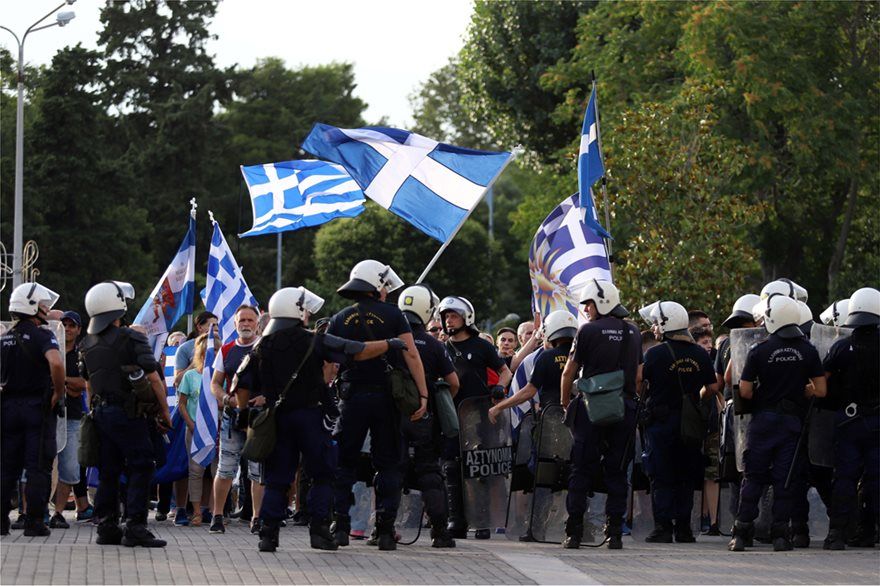 Νέες αποδοκιμασίες κατά Συριζαίων: Στο στόχαστρο αυτή τη φορά Αχτσιόγλου και Φάμελλος Νέες αποδοκιμασίες κατά Συριζαίων: Στο στόχαστρο αυτή τη φορά Αχτσιόγλου και Φάμελλος