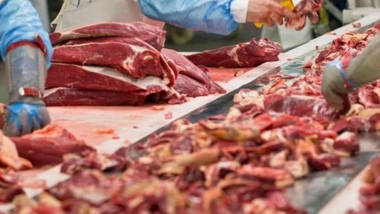 Κατάσχεση ακατάλληλων παρασκευασμάτων κρέατος σε κρεοπωλείο του Πειραιά Κατάσχεση ακατάλληλων παρασκευασμάτων κρέατος σε κρεοπωλείο του Πειραιά