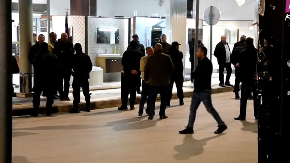 Ψυχρολουσία για τον Παππά στο Κιλκίς: Tον αποδοκίμασαν και του γύρισαν την πλάτη για την «προδοσία» της Μακεδονίας Ψυχρολουσία για τον Παππά στο Κιλκίς: Tον αποδοκίμασαν και του γύρισαν την πλάτη για την «προδοσία» της Μακεδονίας