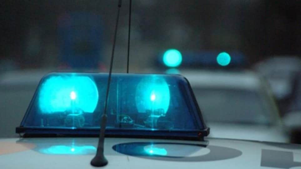 Καταδίωξη στην Αττική Οδό με τρεις αστυνομικούς ελαφρά τραυματίες. Καταδίωξη στην Αττική Οδό με τρεις αστυνομικούς ελαφρά τραυματίες.