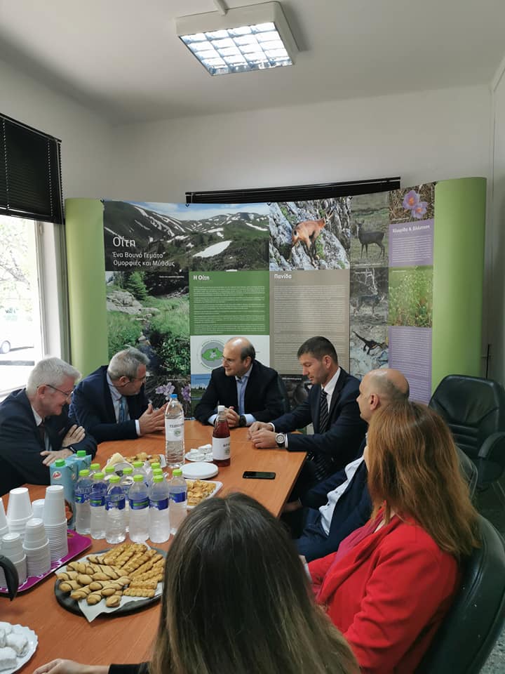 Χαντζηδάκης – Αποστολόπουλος στα Λουτρά Υπάτης. Χαντζηδάκης – Αποστολόπουλος στα Λουτρά Υπάτης.