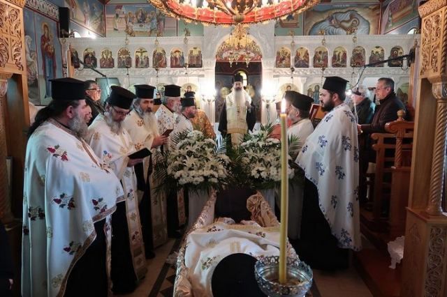 Στην κηδεία του μακαριστού π. Δημήτριου Βαϊόπουλου ο Φθιώτιδος Συμεών Στην κηδεία του μακαριστού π. Δημήτριου Βαϊόπουλου ο Φθιώτιδος Συμεών
