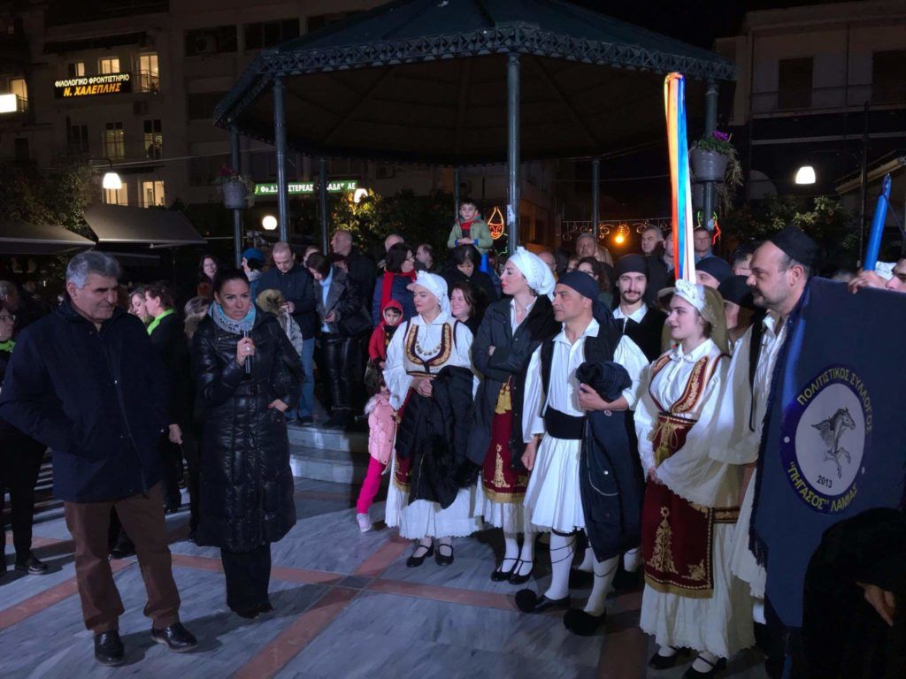 Με γαϊτανάκι και παραδοσιακό γλέντι άρχισαν οι αποκριάτικες εκδηλώσεις στη Λαμία.