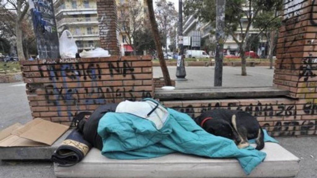 Τρόφιμα και sleeping bags σε αστέγους μοίρασαν Δ. Μιχαηλίδου, Γ. Σταμάτης και “Γιατροί του Κόσμου” Τρόφιμα και sleeping bags σε αστέγους μοίρασαν Δ. Μιχαηλίδου, Γ. Σταμάτης και “Γιατροί του Κόσμου”