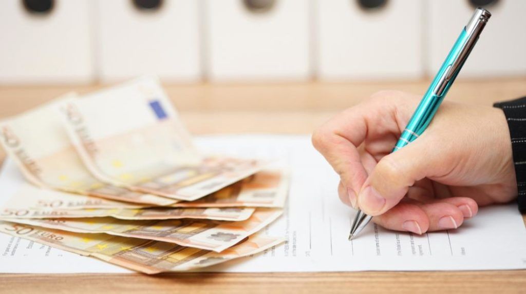 Ψαλίδι στην προκαταβολή φόρου και φέτος