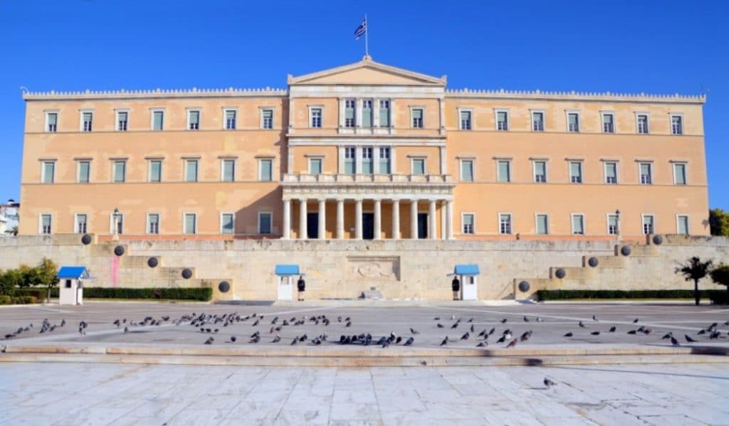 Και η Βουλή σε καραντίνα: Ζητούν από τους βουλευτές να αδειάσουν τα γραφεία τους (Έγγραφο)