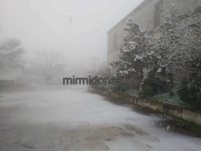 Χιονίζει στο Δομοκό……. Χιονίζει στο Δομοκό…….