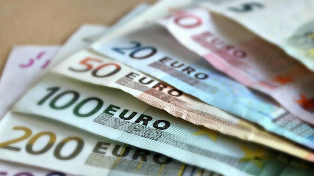 Στο «κόκκινο» το 50% των δανείων μικρομεσαίων και μικρών επιχειρήσεων