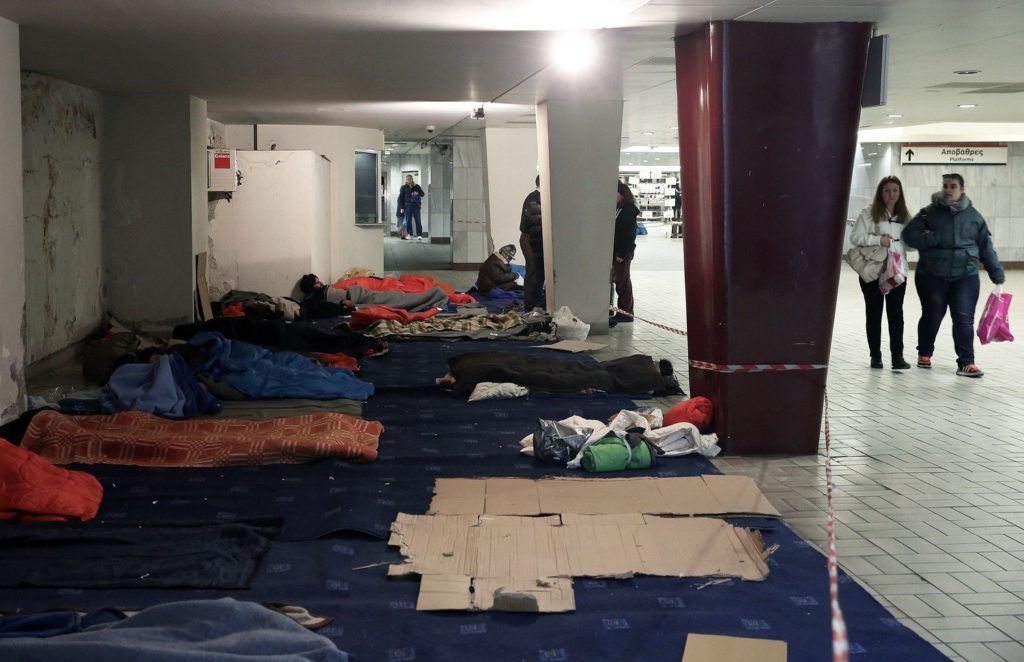Στήριξη αστέγων: Επίδομα 534 ευρώ στους πωλητές του περιοδικού «Σχεδία»