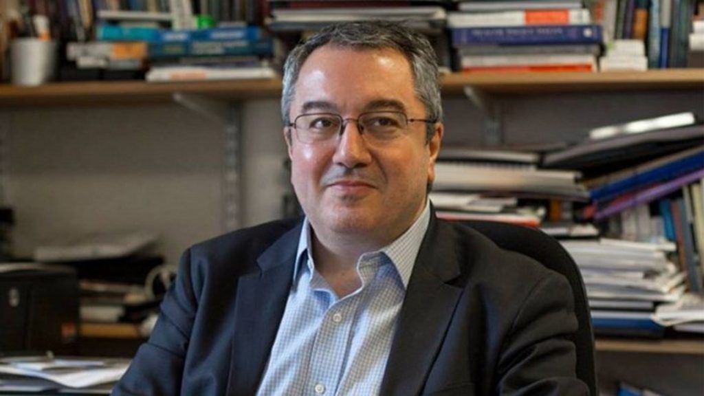 Μόσιαλος: Τα εμβόλια θα είναι μάλλον αποτελεσματικά για όλες τις γνωστές παραλλαγές του κορονοϊού