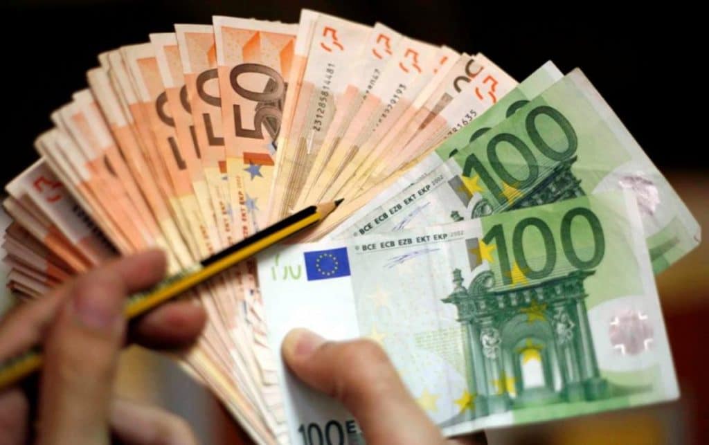 Λάρισα: Έτσι «φουσκώνει» αναπάντεχα ο τραπεζικός της λογαριασμός – «Είναι μια γυναίκα που τα είχε ανάγκη»