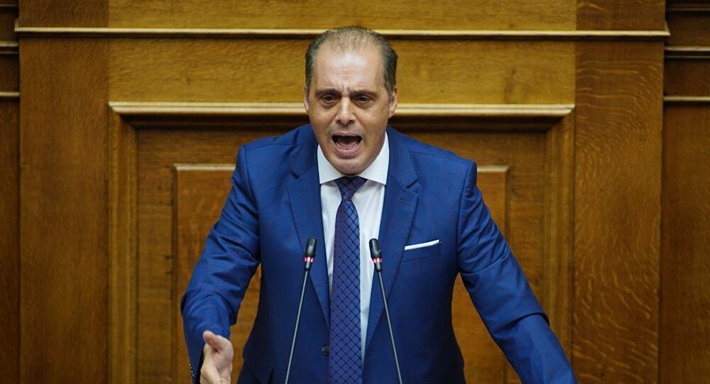 Βελόπουλος: Να έχουν όπλα στο σπίτι τους οι Έλληνες κι ας τολμήσει ο άλλος να μπει μέσα Βελόπουλος: Να έχουν όπλα στο σπίτι τους οι Έλληνες κι ας τολμήσει ο άλλος να μπει μέσα