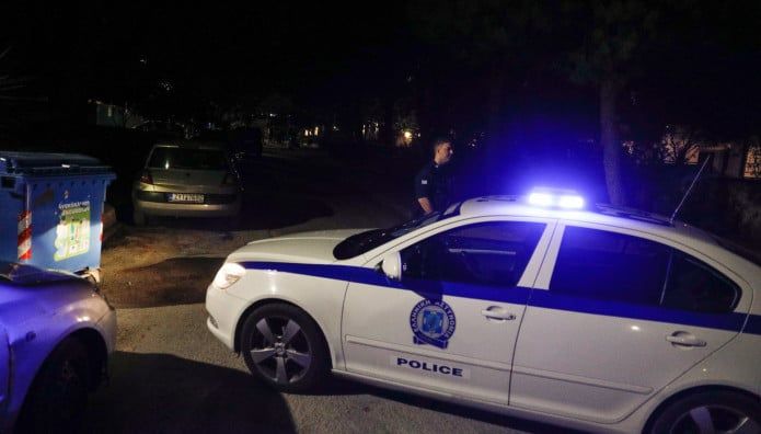 Βόλος: Κάλεσε τους αστυνομικούς στο σπίτι και όταν έφτασαν προσπαθούσαν να πιστέψουν στα αυτιά τους Βόλος: Κάλεσε τους αστυνομικούς στο σπίτι και όταν έφτασαν προσπαθούσαν να πιστέψουν στα αυτιά τους