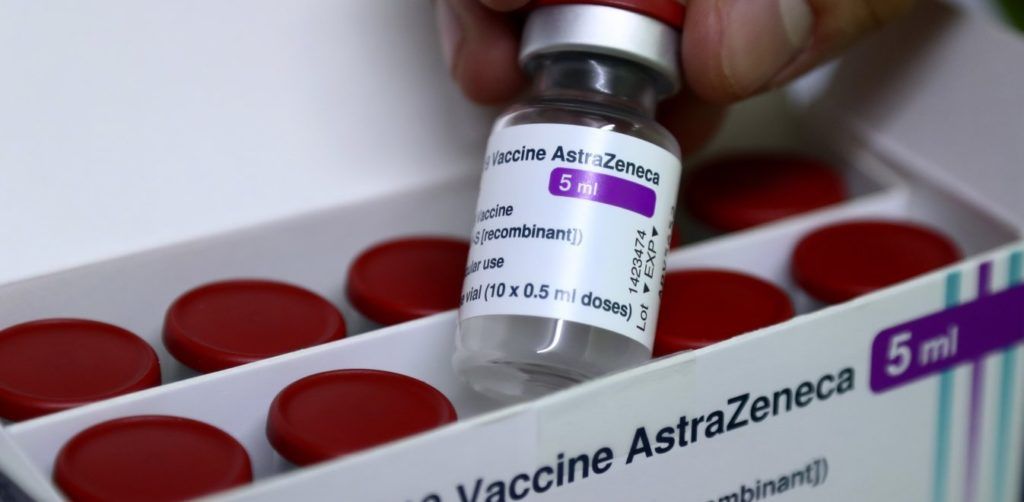 AstraZeneca: Τι θα γίνει με τα ραντεβού και τη δεύτερη δόση στην Ελλάδα