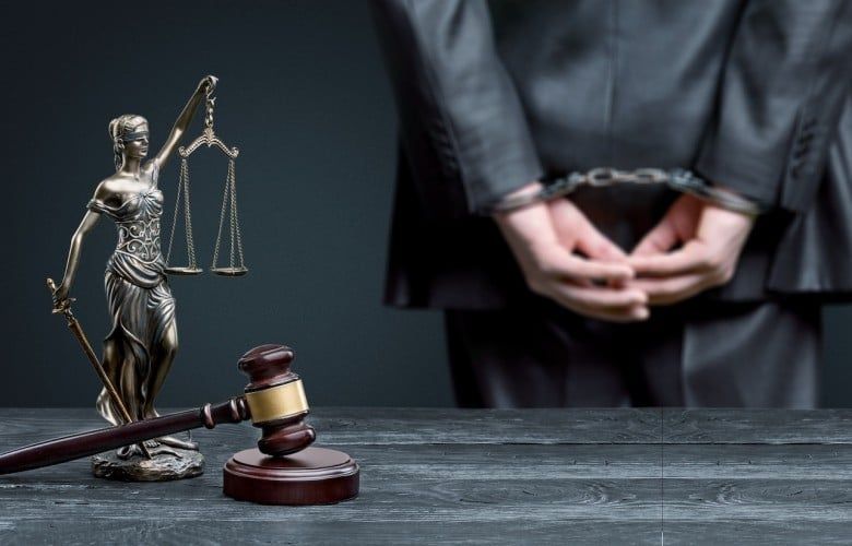 Η αλλαγή στον Ποινικό Κώδικα: Όταν λέμε ισόβια θα εννοούμε (πλέον) τουλάχιστον 18 χρόνια (από 16) – Τέλος το βραχιολάκι για δράστες σοβαρών εγκλημάτων Η αλλαγή στον Ποινικό Κώδικα: Όταν λέμε ισόβια θα εννοούμε (πλέον) τουλάχιστον 18 χρόνια (από 16) – Τέλος το βραχιολάκι για δράστες σοβαρών εγκλημάτων