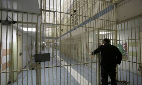 Στις φυλακές οδηγείται ο 32χρονος που σκότωσε για μια διαφωνία στα κοινόχρηστα Στις φυλακές οδηγείται ο 32χρονος που σκότωσε για μια διαφωνία στα κοινόχρηστα