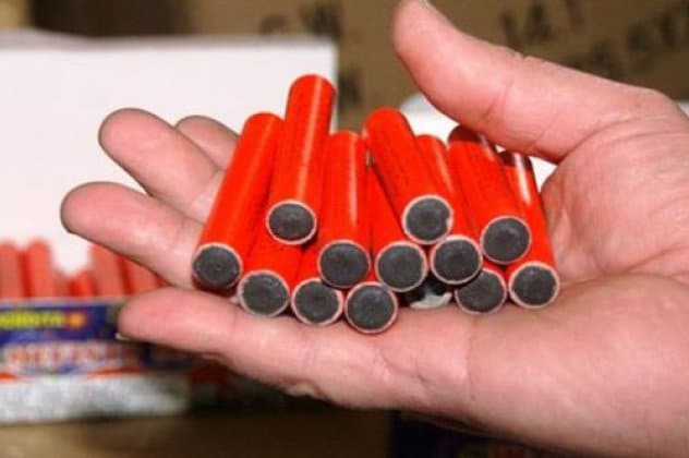 Λούτσα: 15χρονος κινδύνεψε να χάσει το μάτι του από κροτίδα – Νοσηλεύεται στο Ιπποκράτειο Λούτσα: 15χρονος κινδύνεψε να χάσει το μάτι του από κροτίδα – Νοσηλεύεται στο Ιπποκράτειο