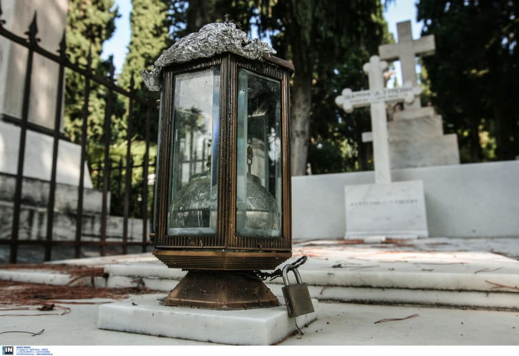 Σοκάρει η χήρα του νεκρού που «εξαφανίστηκε» μέσα από τον τάφο Σοκάρει η χήρα του νεκρού που «εξαφανίστηκε» μέσα από τον τάφο