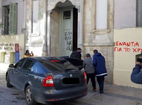 Κρήτη: Παραδόθηκαν πατέρας και γιοι για την μαφιόζικη ενέδρα με πυροβολισμούς σε κτηνοτρόφο Κρήτη: Παραδόθηκαν πατέρας και γιοι για την μαφιόζικη ενέδρα με πυροβολισμούς σε κτηνοτρόφο
