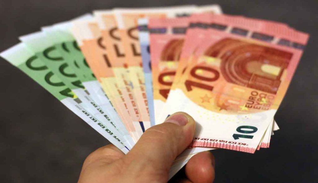 Πληρωμές από σήμερα σε 532.000 δικαιούχους – Ποιοι θα δουν λεφτά μέχρι τις 15 Μαΐου