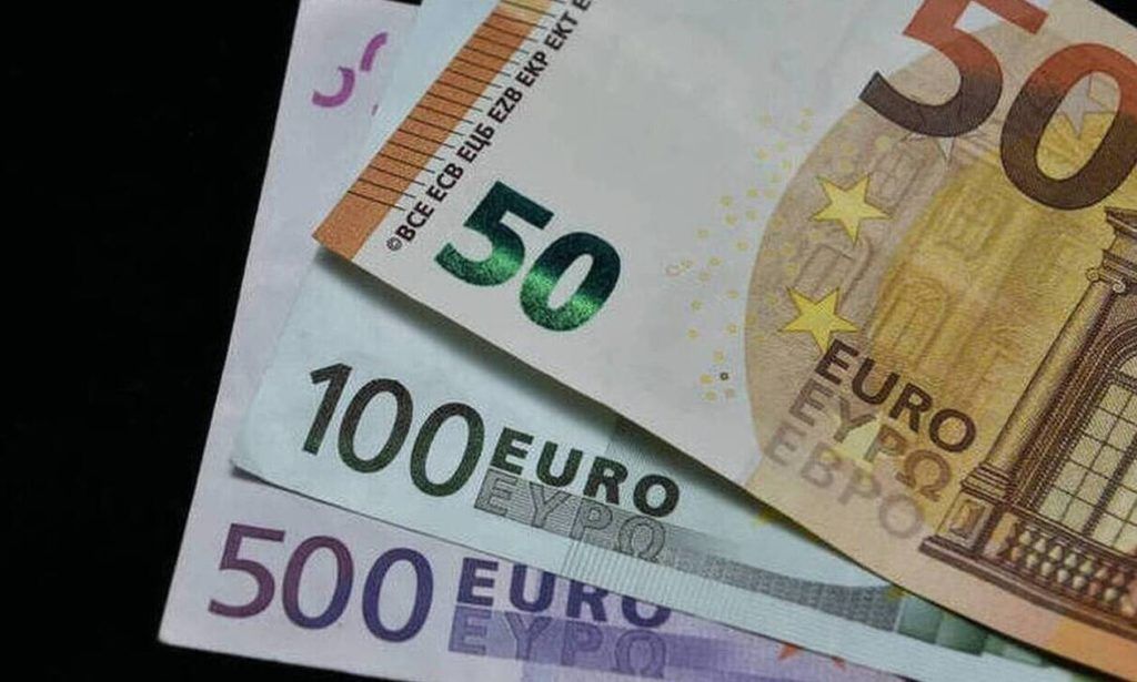 Επίδομα 534 ευρώ και «ΣΥΝ-Εργασία»: Σήμερα πληρώνονται οι δικαιούχοι – Τι ώρα θα φανούν τα χρήματα