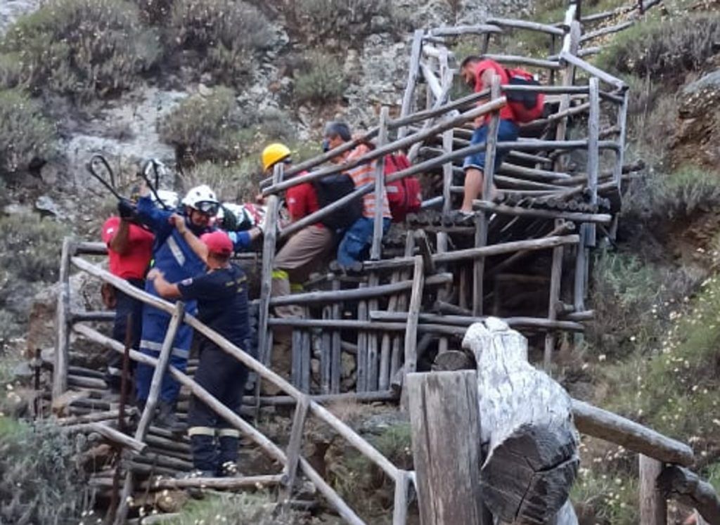 Λασίθι: Οι εικόνες της δραματικής διάσωσης Γαλλίδας τουρίστριας που στραβοπάτησε στο φαράγγι του Ρίχτη Λασίθι: Οι εικόνες της δραματικής διάσωσης Γαλλίδας τουρίστριας που στραβοπάτησε στο φαράγγι του Ρίχτη