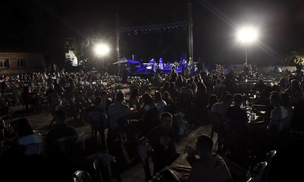 Πανηγύρια χωρίς χορό και μόνο για καθήμενους: Τι ισχύει με τα νέα μέτρα Πανηγύρια χωρίς χορό και μόνο για καθήμενους: Τι ισχύει με τα νέα μέτρα