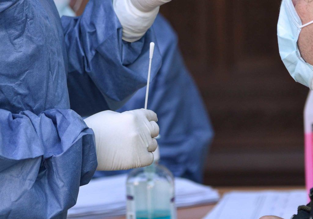 Εστίαση και Τουρισμός: Υποχρεωτικά 2 τεστ την εβδομάδα για ανεμβολίαστους εργαζόμενους – Ποιές περιοχές αφορά