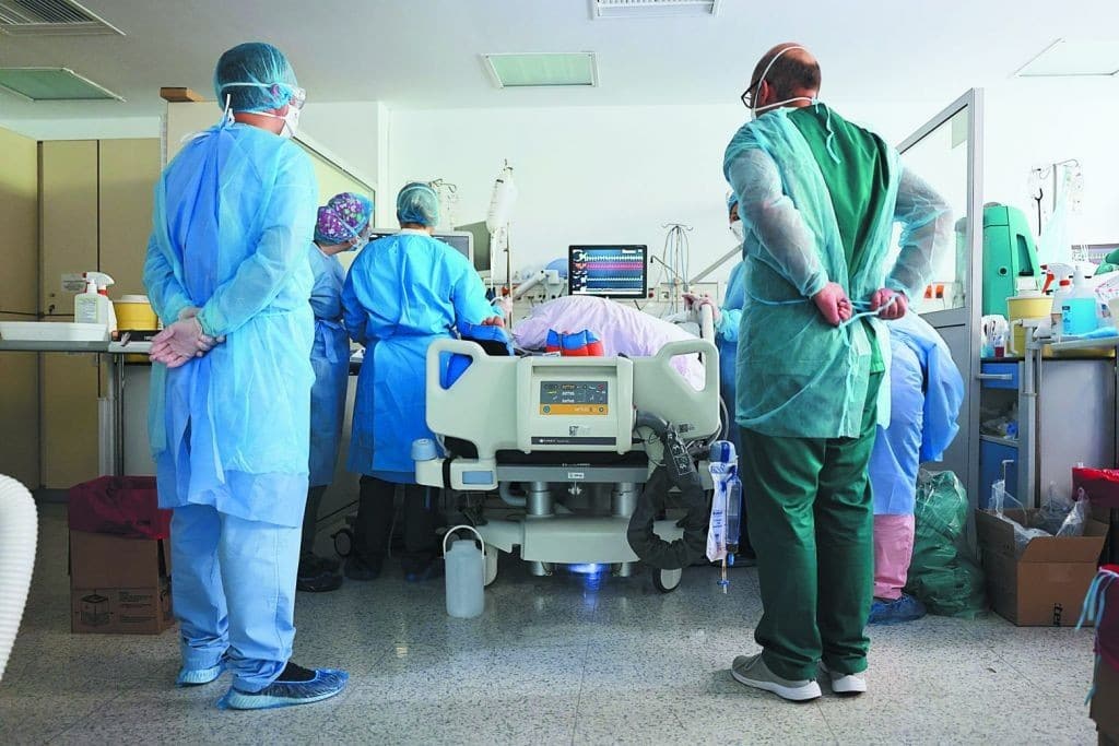 Γιατροί που νόσησαν βαριά με Covid περιγράφουν -«Η νόσος με ισοπέδωσε, μετά έπρεπε να μάθω τη ζωή από το άλφα» Γιατροί που νόσησαν βαριά με Covid περιγράφουν -«Η νόσος με ισοπέδωσε, μετά έπρεπε να μάθω τη ζωή από το άλφα»