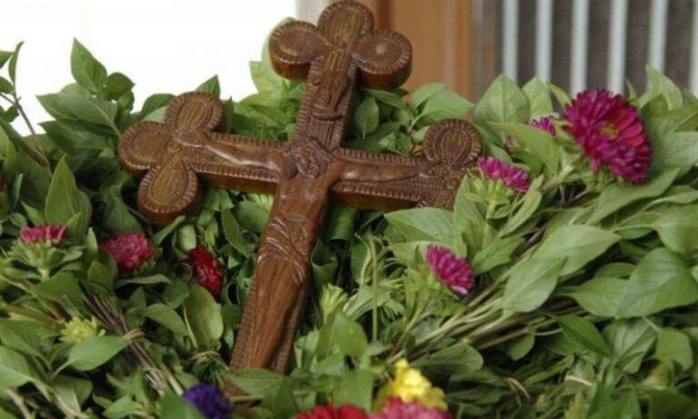 Tου Σταυρού: Τι γιορτάζουμε στις 14 Σεπτεμβρίου – Γιατί νηστεύουμε από το λάδι – Ο βασιλικός και το προζύμι της χρονιάς Tου Σταυρού: Τι γιορτάζουμε στις 14 Σεπτεμβρίου – Γιατί νηστεύουμε από το λάδι – Ο βασιλικός και το προζύμι της χρονιάς