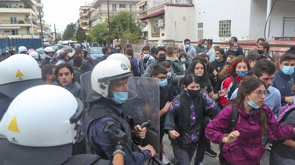 Εισαγγελική παρέμβαση για τα άγρια επεισόδια στo ΕΠΑΛ Σταυρούπολης – Τρεις συλλήψεις, δύο τραυματίες Εισαγγελική παρέμβαση για τα άγρια επεισόδια στo ΕΠΑΛ Σταυρούπολης – Τρεις συλλήψεις, δύο τραυματίες