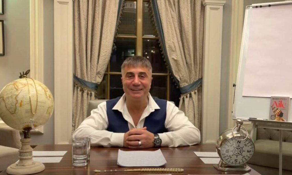 Σεντάτ Πέκερ: Στο «στόχαστρο» του Τούρκου αρχιμαφιόζου και άλλοι πολιτικοί – Τους απειλεί ότι θα τους «κάψει» με ροζ βίντεο